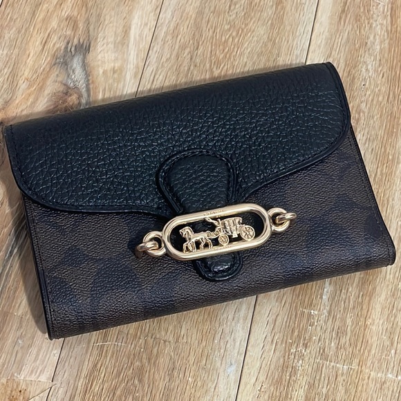 COACH authentic brand new with tag medium wallet - Picture 1 of 8